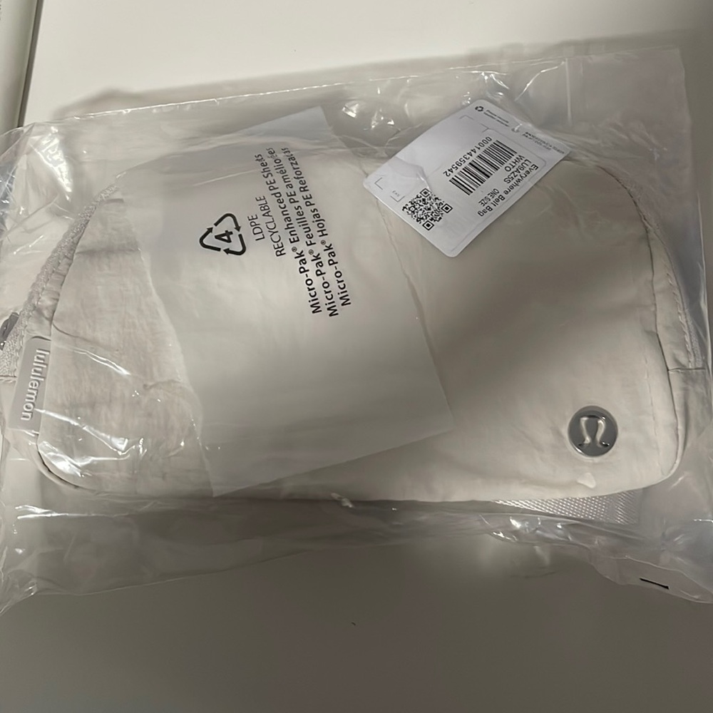 Lululemon Everywhere Belt Bag